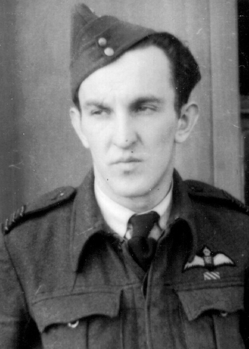 Kpt. Josef Stránský, první čs. pilot nad Normandií dne 6. června 1944. Padl 21. června 1944. Jeho hrob se nachází na francouzsko-britském válečném hřbitově v St. Valery – en – Caux