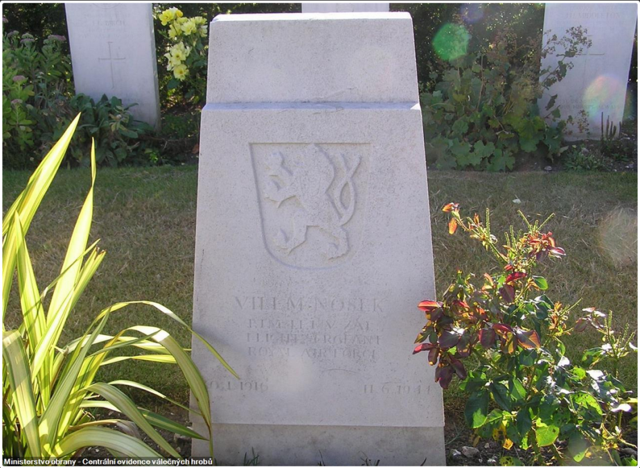 Flight Sergeant Vilém Nosek je pohřben v Chichesteru ve Velké Británii