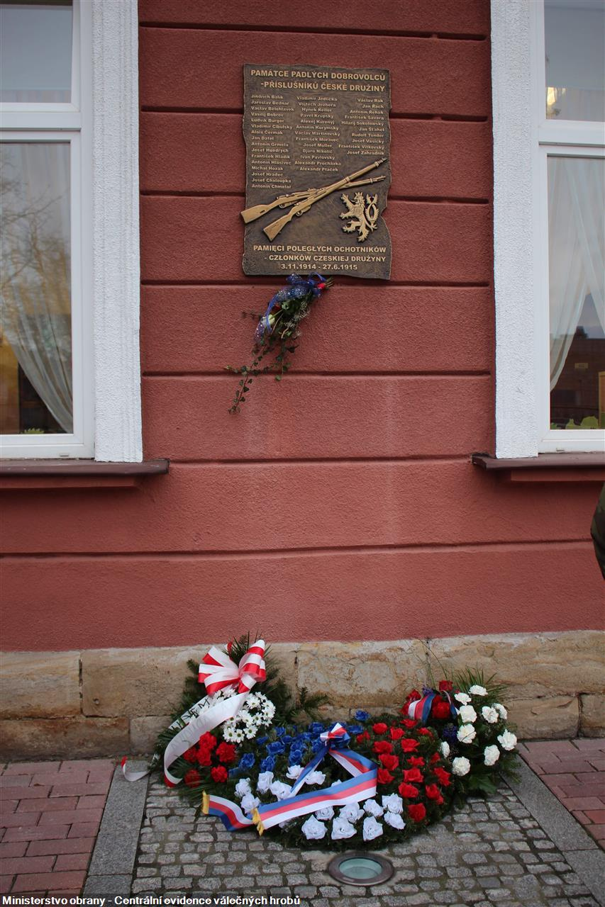 Pamětní deska padlým, zemřelým a nezvěstným starodružiníkům na základní škole č. 7 v polském Tarnowě